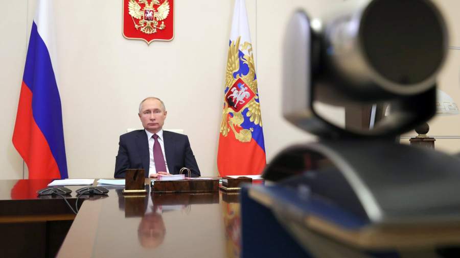 Президент РФ Владимир Путин в Ново-Огареве проводит совещание по вопросам социальной защиты населения в формате видеоконференции