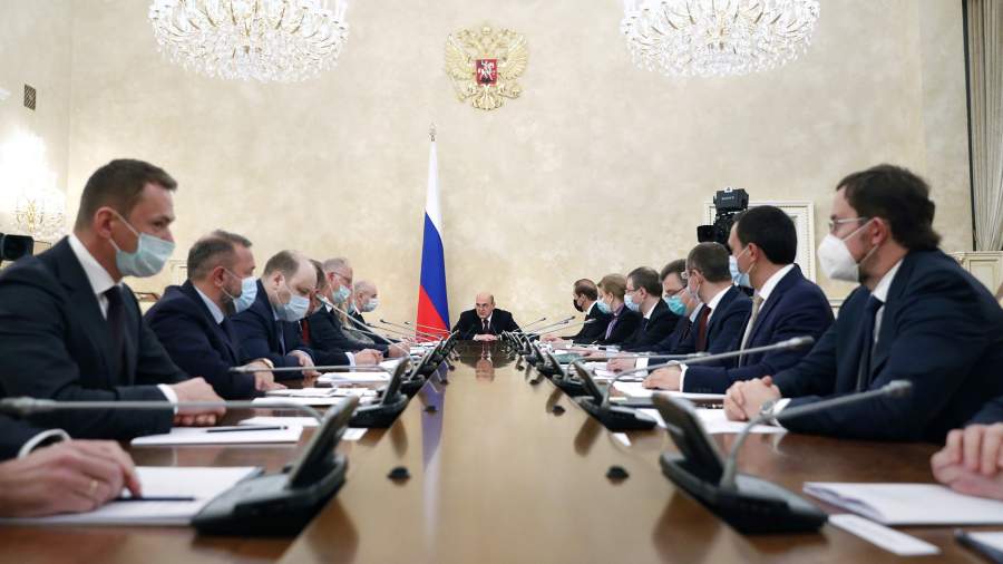 Председатель правительства РФ Михаил Мишустин проводит совещание по вопросам производства и обращения вакцин от COVID-19