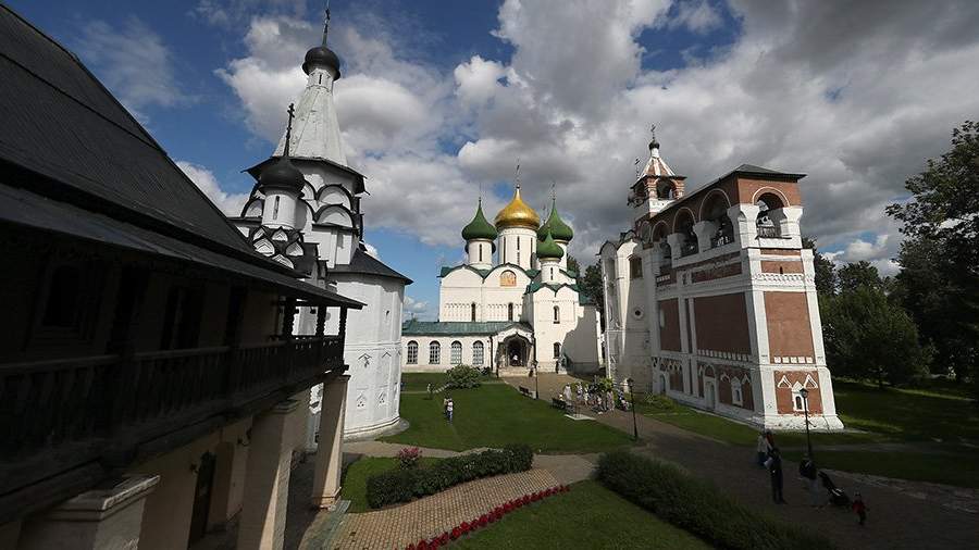 Суздаль. На территории Владимиро-Суздальского музея-заповедника