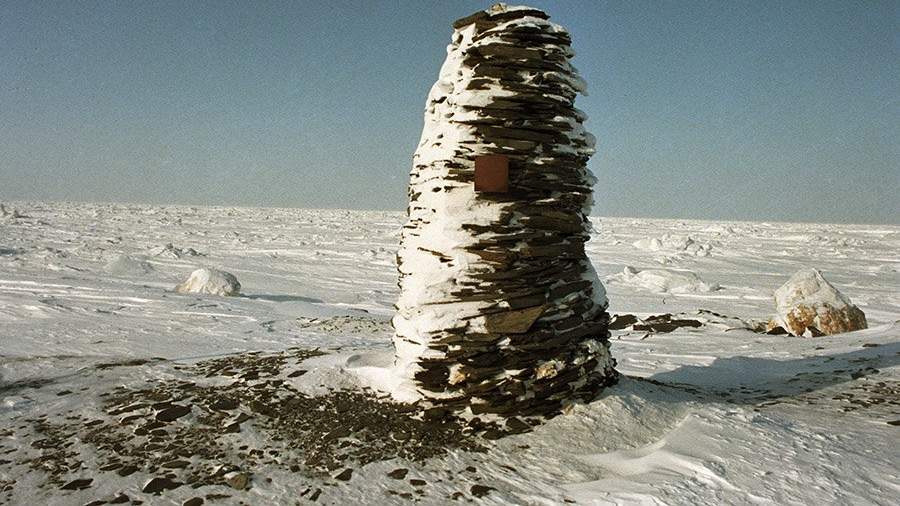 Памятный знак из каменных глыб
