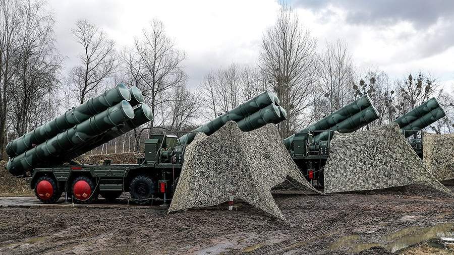Боевые расчеты зенитной ракетной системы С-400 «Триумф» на боевом дежурстве по охране воздушных рубежей Калининградской области