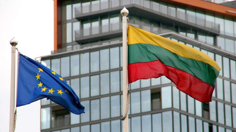 Флаги Евросоюза и Литвы