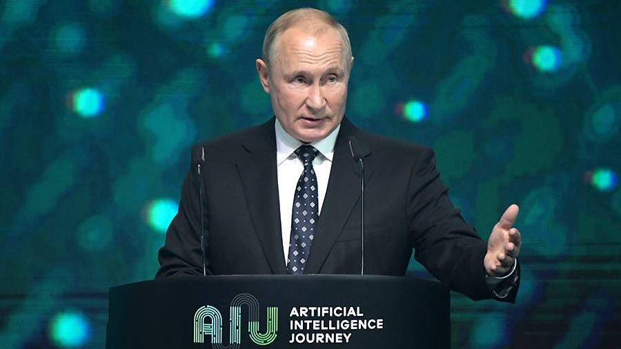 Президент РФ Владимир Путин выступает на международной конференции по искусственному интеллекту и анализу данных Artificial Intelligence Journey 2021 в рамках мероприятий по случаю 180-летия Сбербанка