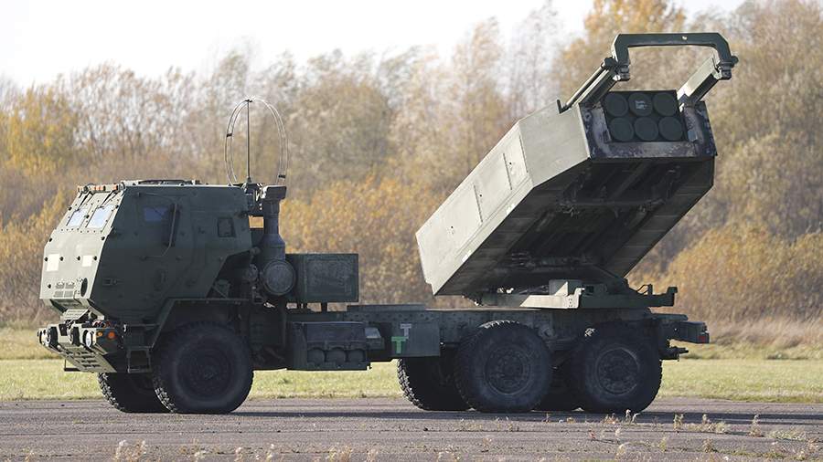 Американская реактивная система залпового огня HIMARS на рижском аэродроме Спилве во время учений по оперативной доставке и развертыванию ракетных систем