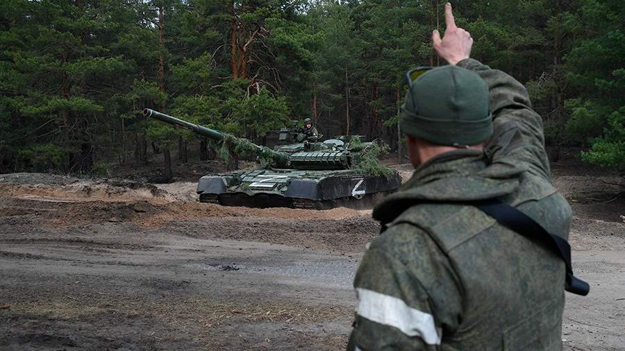 Боец и танк Народной милиции ЛНР под Северодонецком