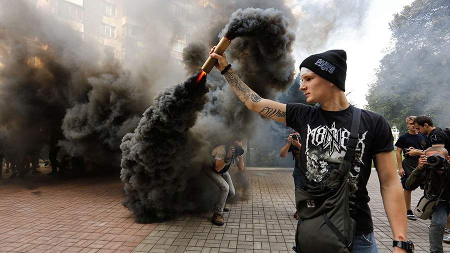Пикет активистов батальона «Азов» (запрещен в РФ) в Киеве