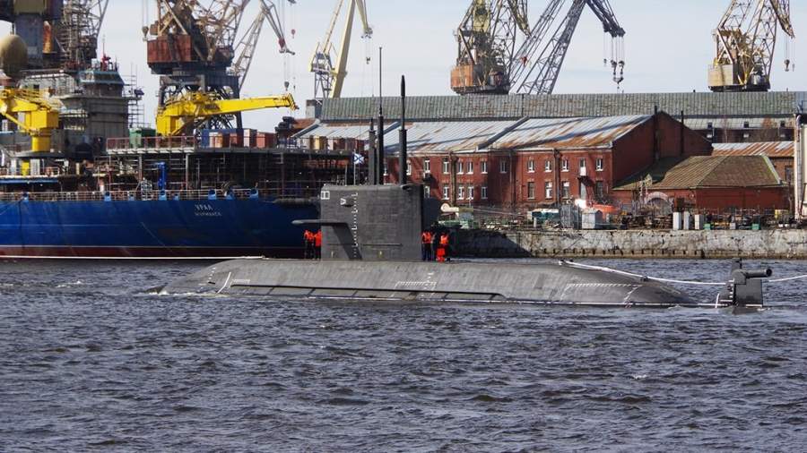 Подводная лодка проекта 677 "Кронштадт" проходит второй этап заводских испытаний в Санкт-Петербурге, 4 апреля 2022 года