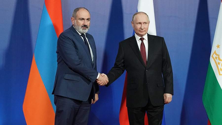 Президент РФ Владимир Путин и премьер-министр Армении Никол Пашинян перед началом очередной сессии Совета коллективной безопасности Организации Договора о коллективной безопасности (ОДКБ) в Ереване