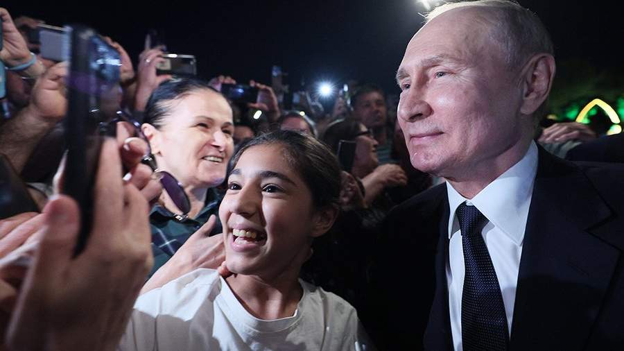 Мама! Пожалуйста, сфоткай! Умоляю!- восторг людей в Дербенте, к которым