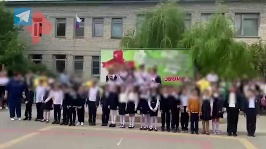 Момент нападения школьника на одноклассницу во время последнего звонка в селе Ил