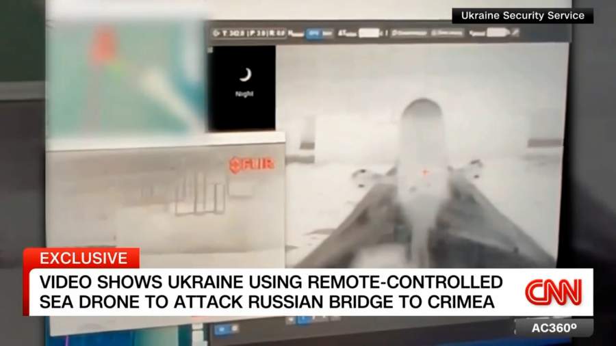CNN показала кадры июльского удара украинскими морскими дронами по Крымскому мос