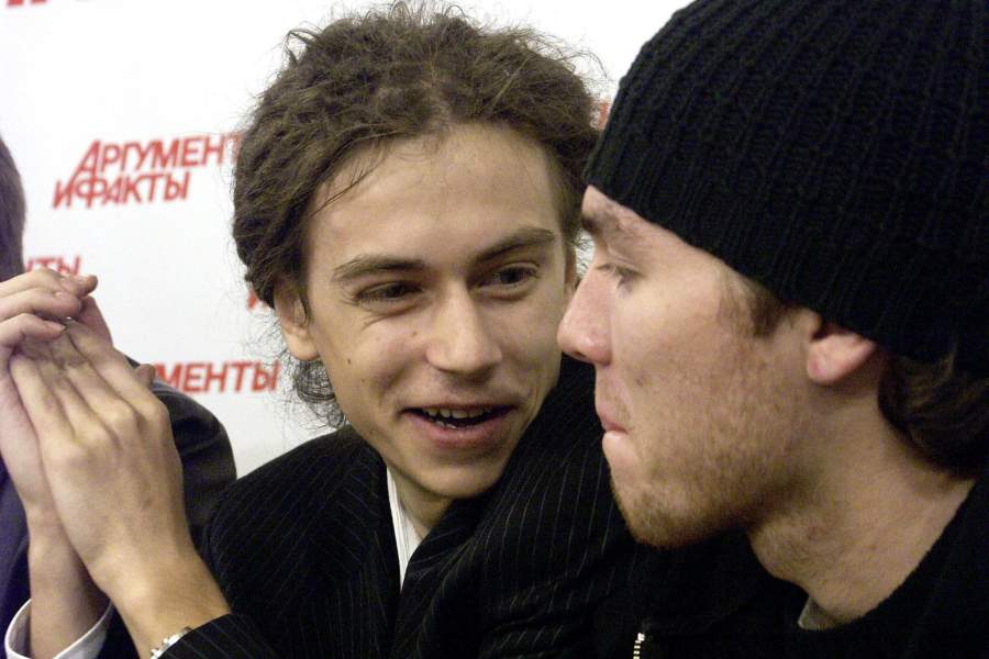 После конфликта с отцом в 2002 году популярность на долгие годы покинула Децла. Вернуться на сцену ему удалось лишь в 2008, когда музыкант записал новую пластинку «Mos Vegas 2012»