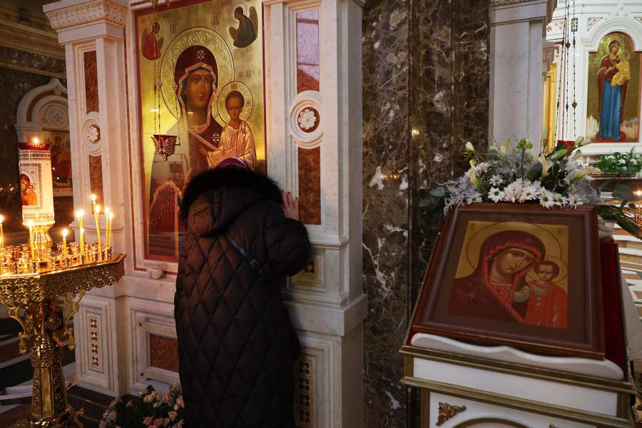 Женщина во время празднования Крещения