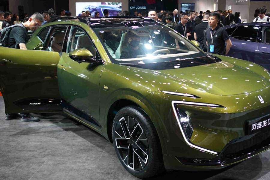 Если бензоэлектрическую «шестерку» Avatr компания Changan готовит к дебюту в России в 2026-м, то спортбэк 12 и кроссовер 07 (на фото) в гибридной версии планируется вывести на наш рынок уже в текущем году