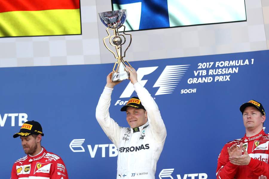 Себастьян Феттель (Ferrari); Валттери Боттас (Mercedes); Кими Райкконен (Ferrari)