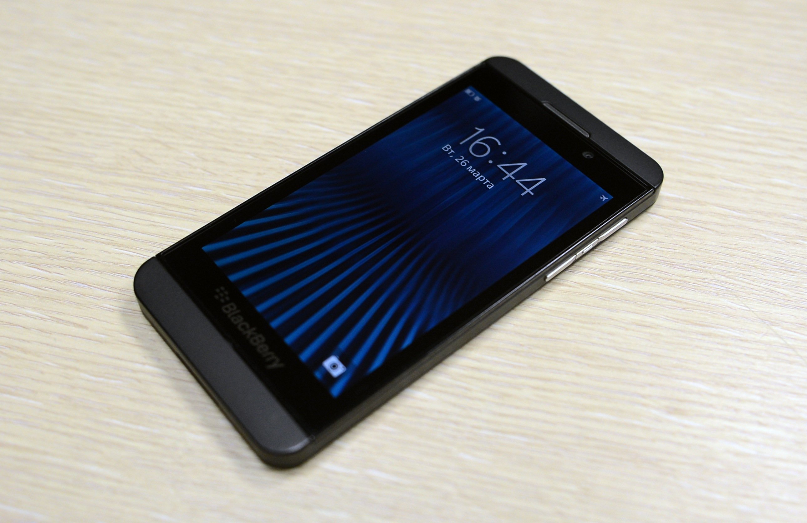 BlackBerry Z10 — попытка вернуть былую славу | Статьи | Известия