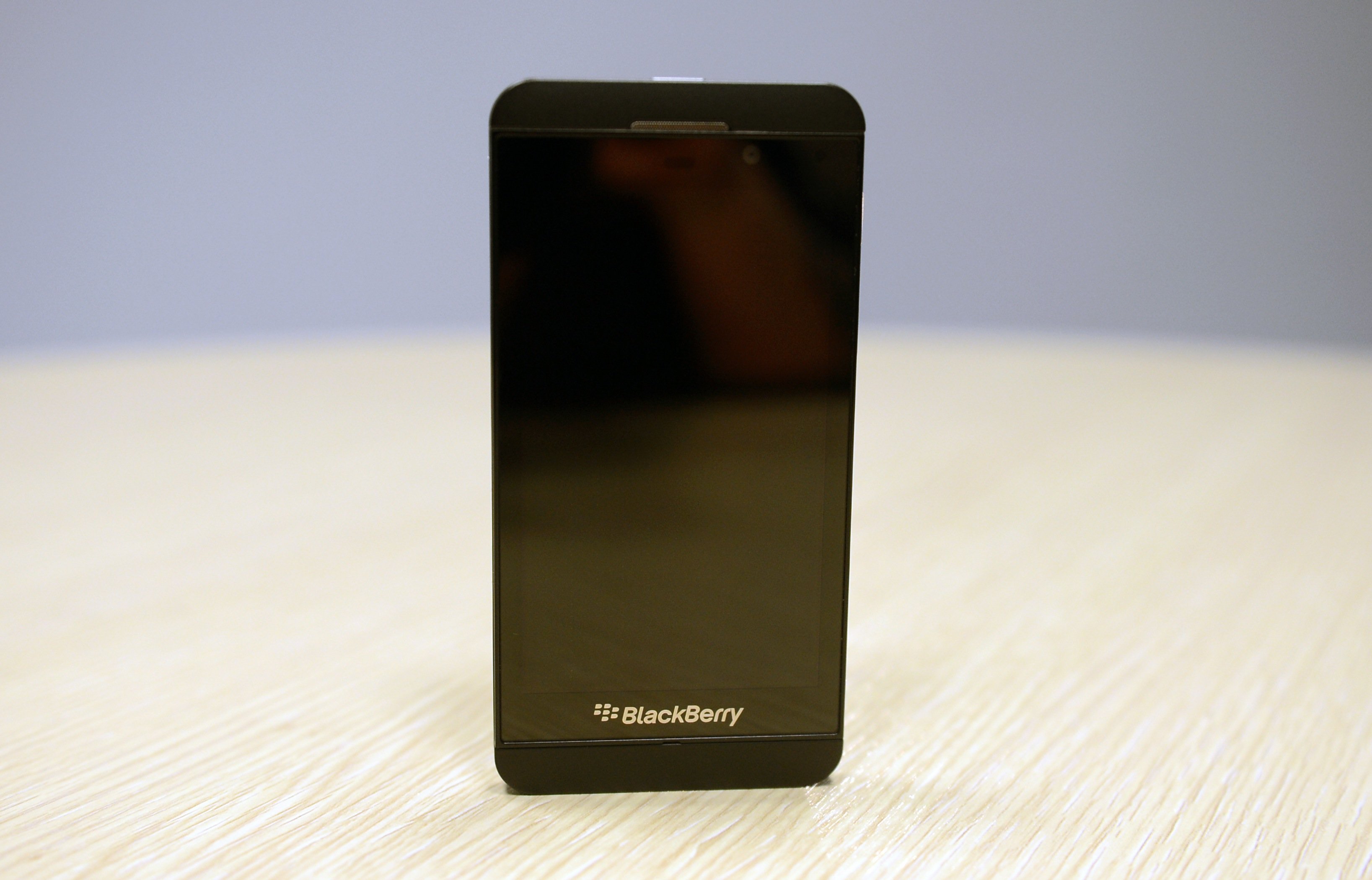 BlackBerry Z10 — попытка вернуть былую славу | Статьи | Известия