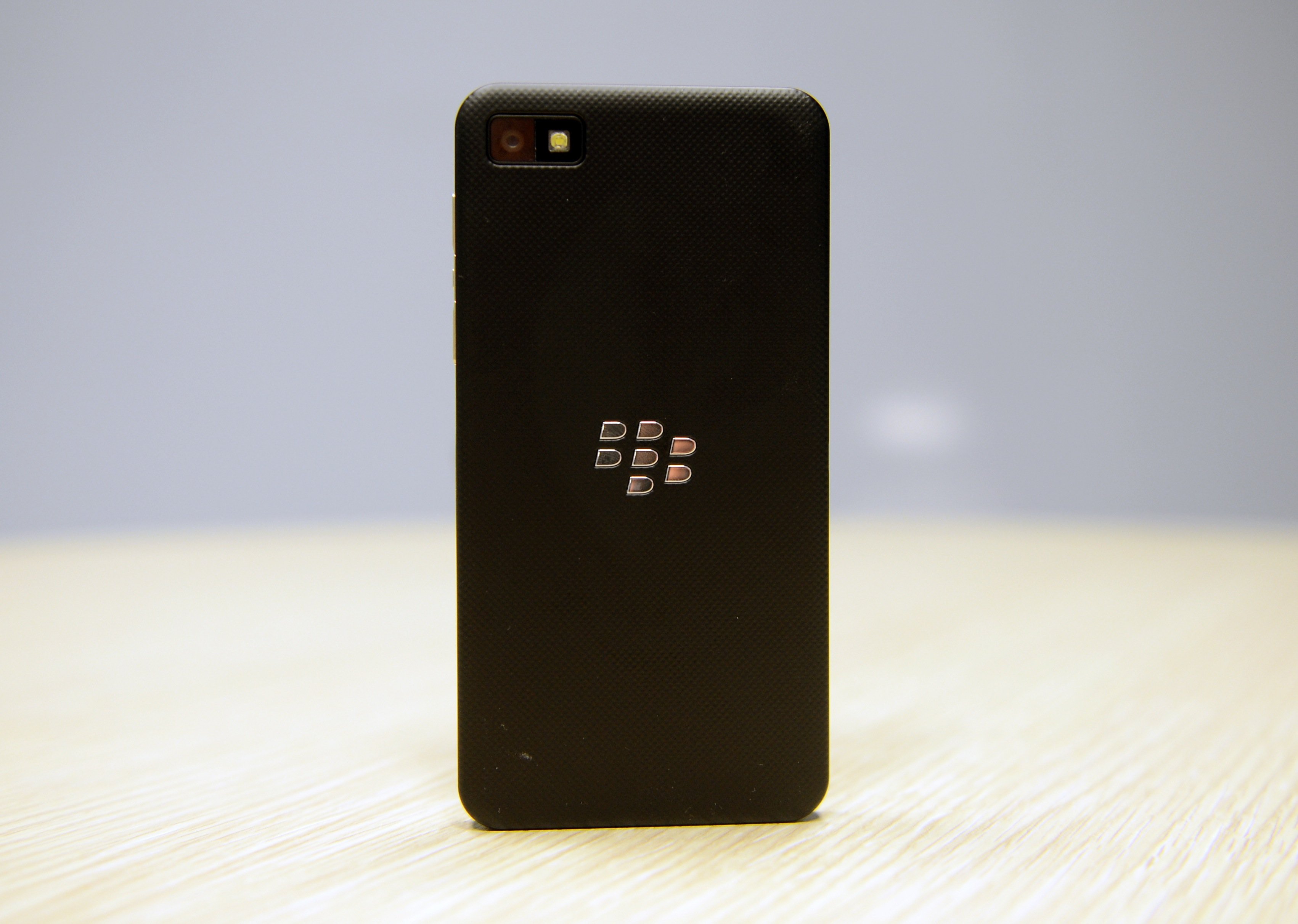 BlackBerry Z10 — попытка вернуть былую славу | Статьи | Известия