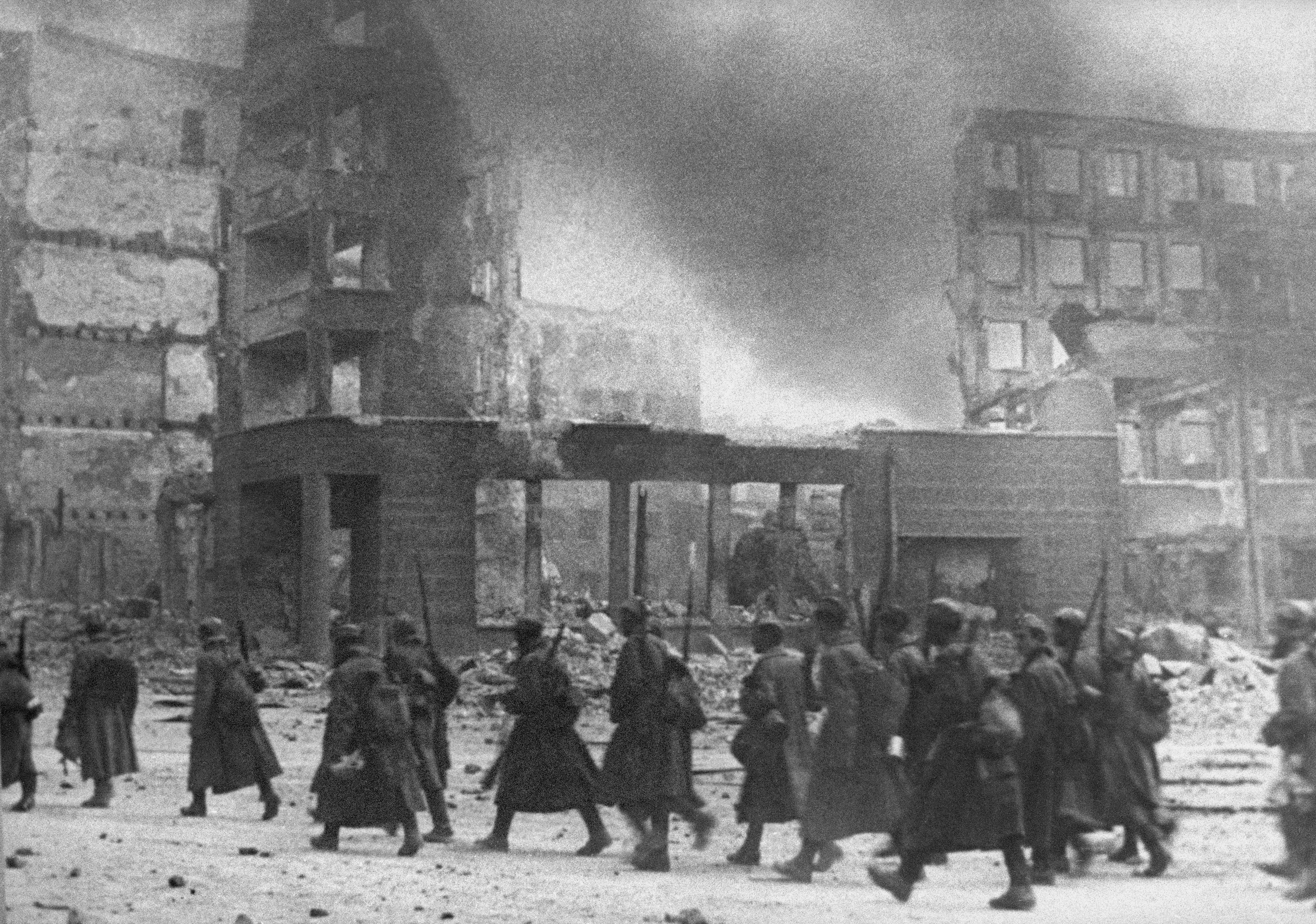 Битву за Сталинград показали через советские и немецкие объективы