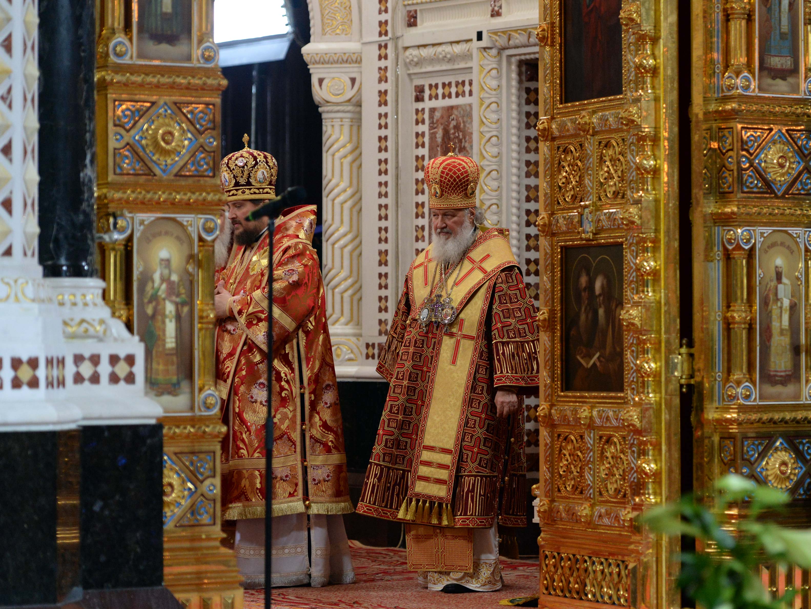 Владимир Путин приехал на пасхальную службу в храм Христа Спасителя