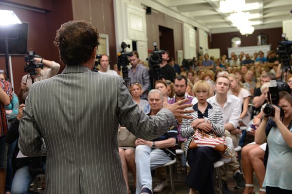 Олег Меньшиков: «Молодых надо не учитывать, на них нужно рассчитывать»