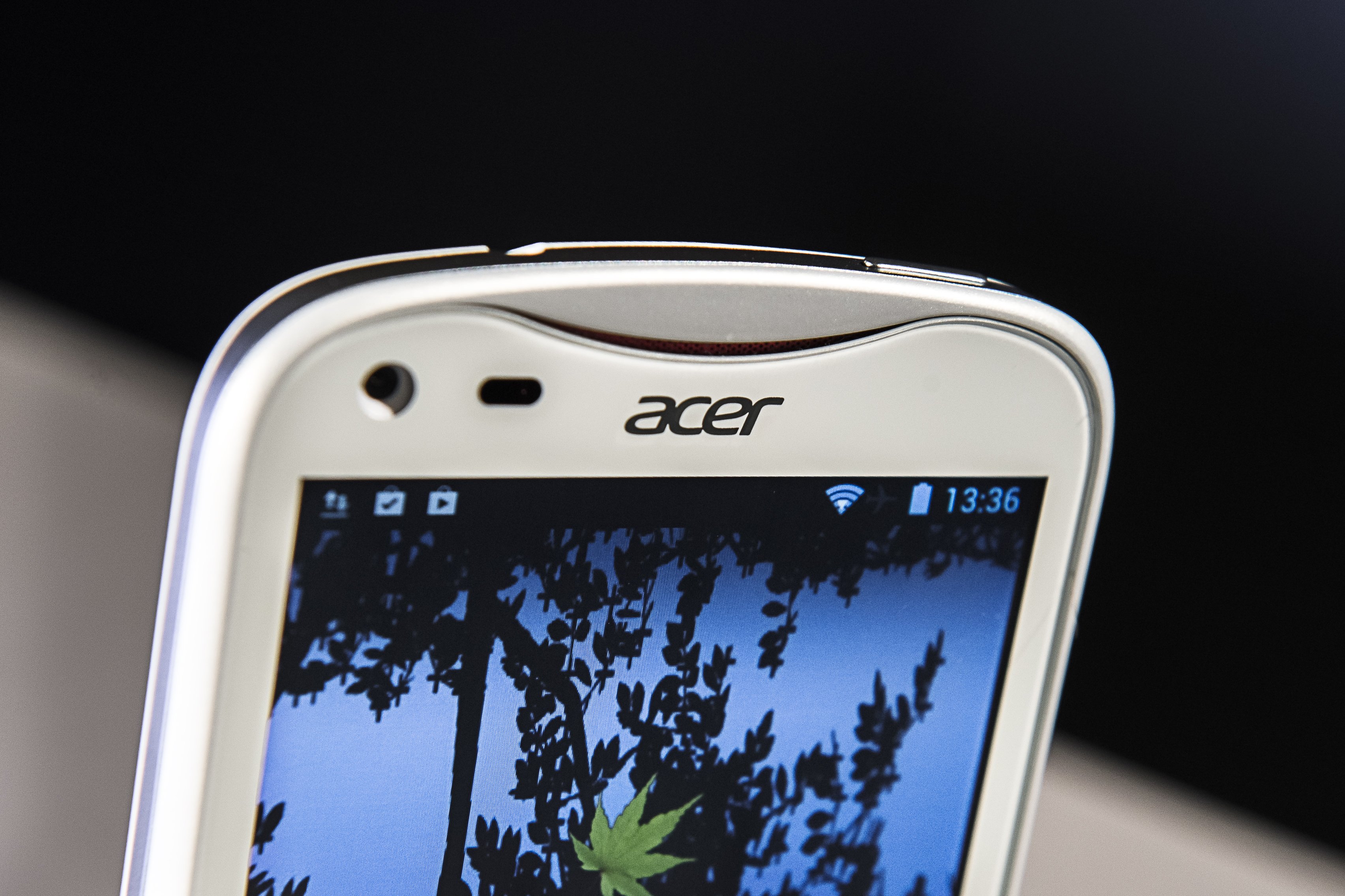 Acer Liquid E2 Duo (V370):  «плавный» двухсимочник