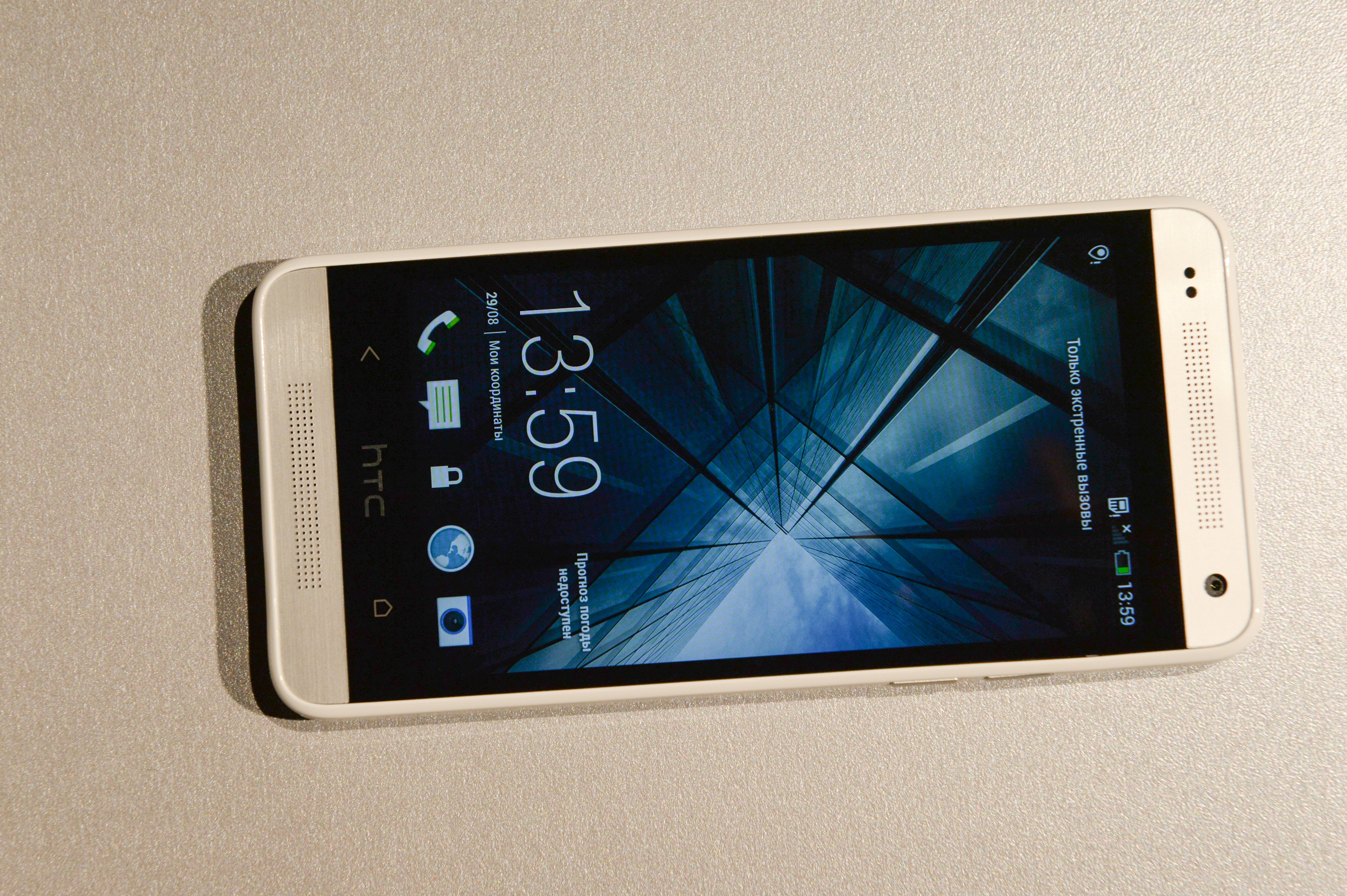Смартфон HTC One mini: мода на миниатюрных