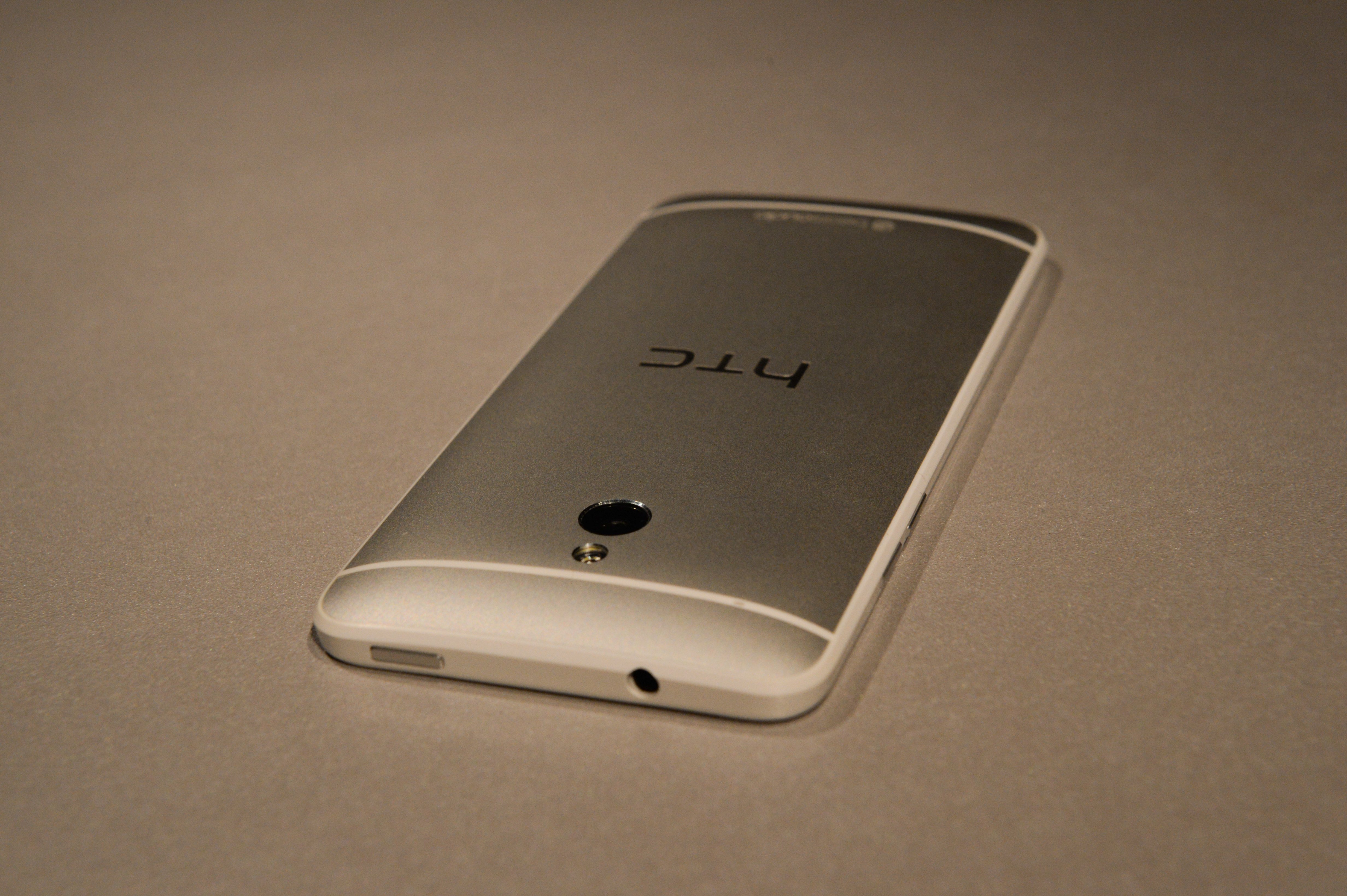 Смартфон HTC One mini: мода на миниатюрных