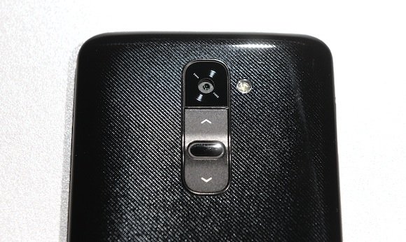 LG G2: смартфон с нетрадиционной ориентацией кнопок