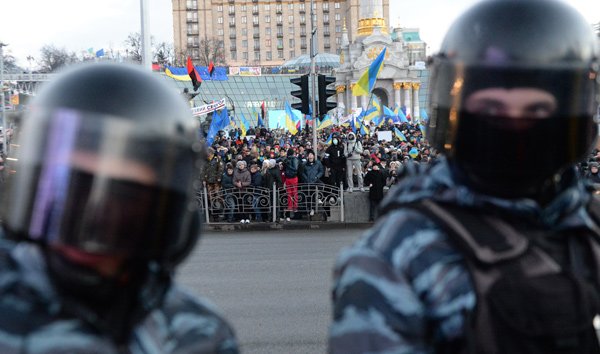 Оппозиция хочет сначала взять власть в Киеве, а потом идти в Европу