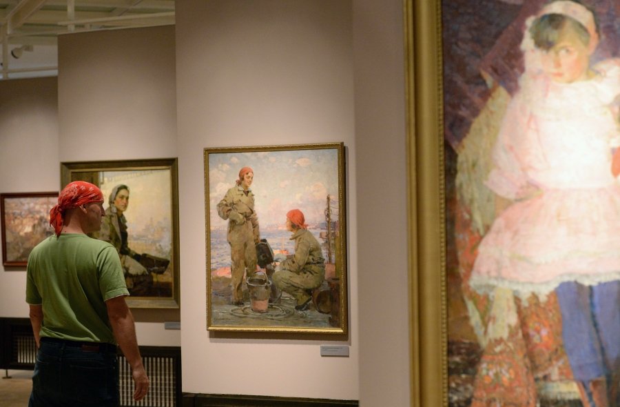 В Третьяковской галерее показывают соцреализм с человеческим лицом