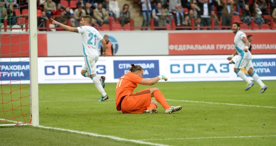Дебютный гол Хави Гарсии принес победу «Зениту» над «Локомотивом»  