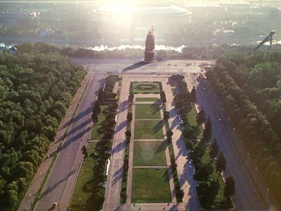Памятник князю Владимиру создан в виде 13-метрового макета