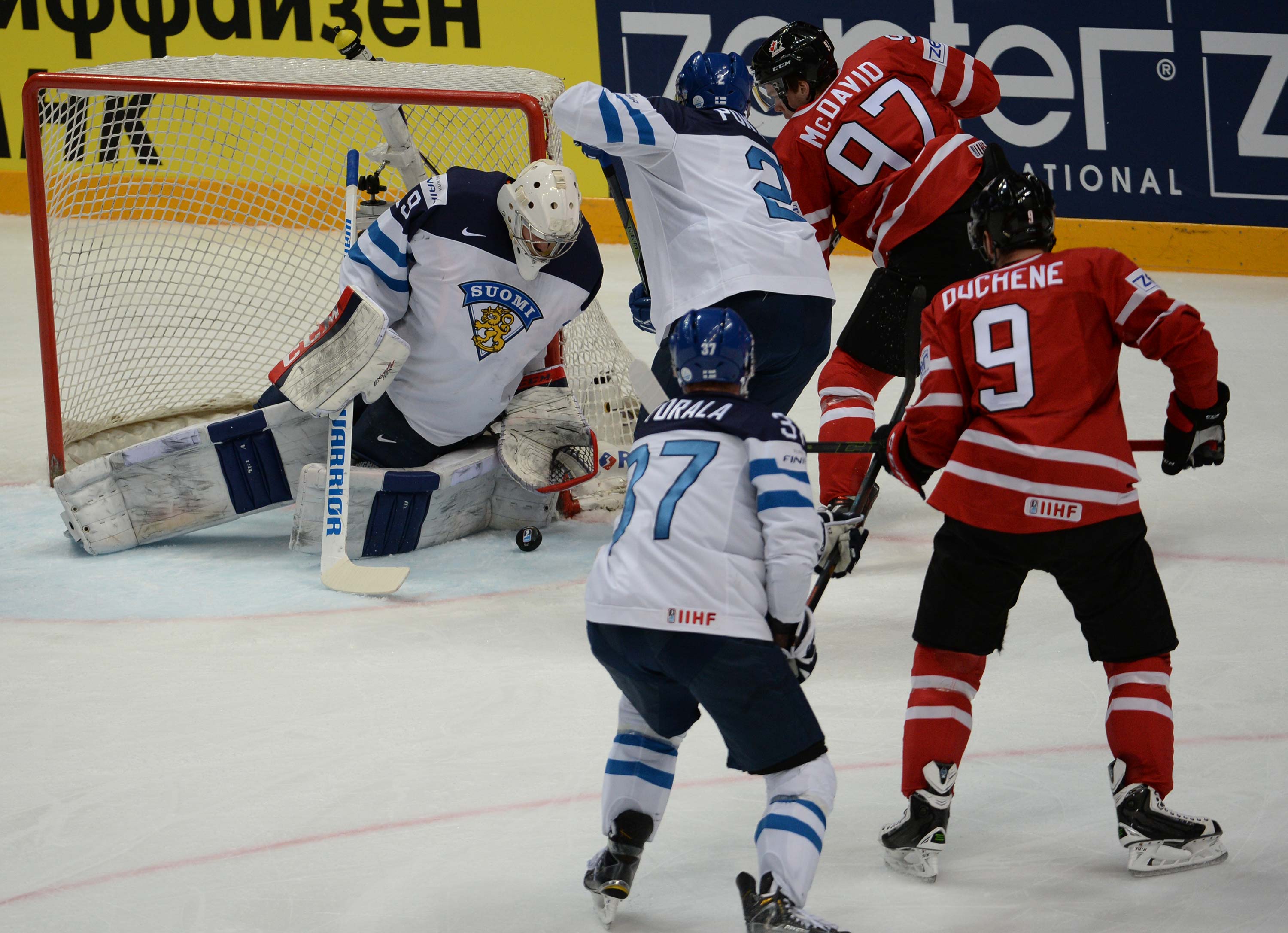 Канадские хоккеисты отпраздновали победу на чемпионате мира