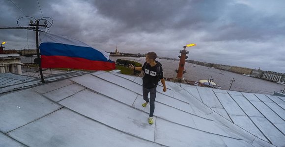 Власти Петербурга легализуют экскурсии по крышам