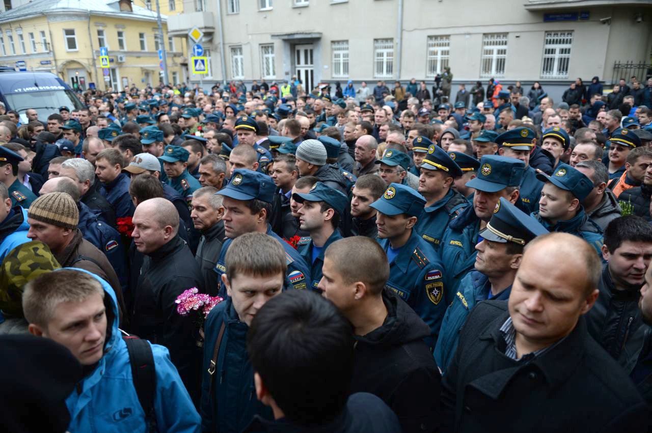 В Москве прощаются с погибшими пожарными