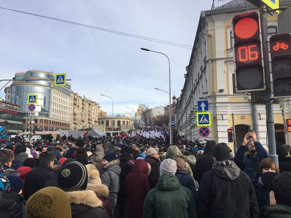Касьянову на «Марше памяти» Немцова плеснули зеленкой в лицо