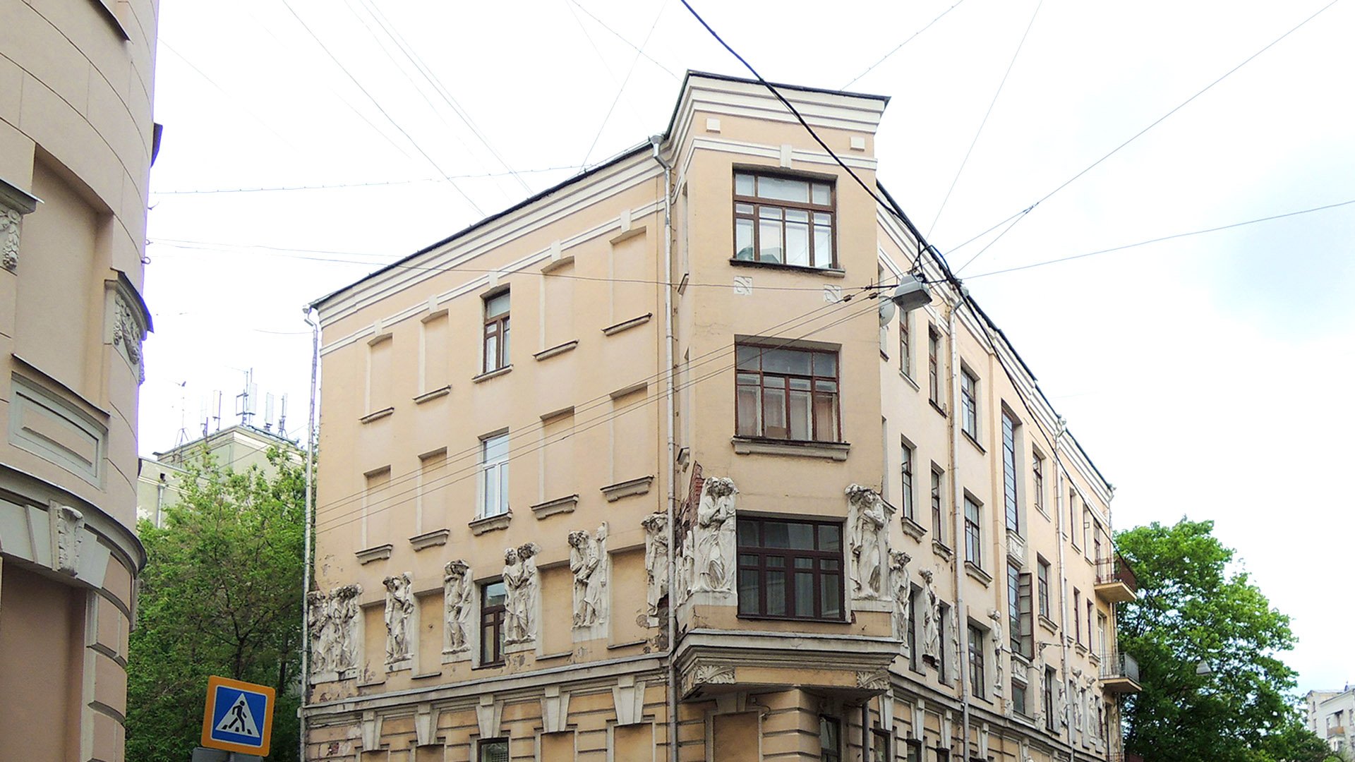 этапы постройки многоэтажного дома. дом с нарушениями на мосфильмовской. многоэтажки северное чертаново. химарсы среди домов. многоэтажки россии.