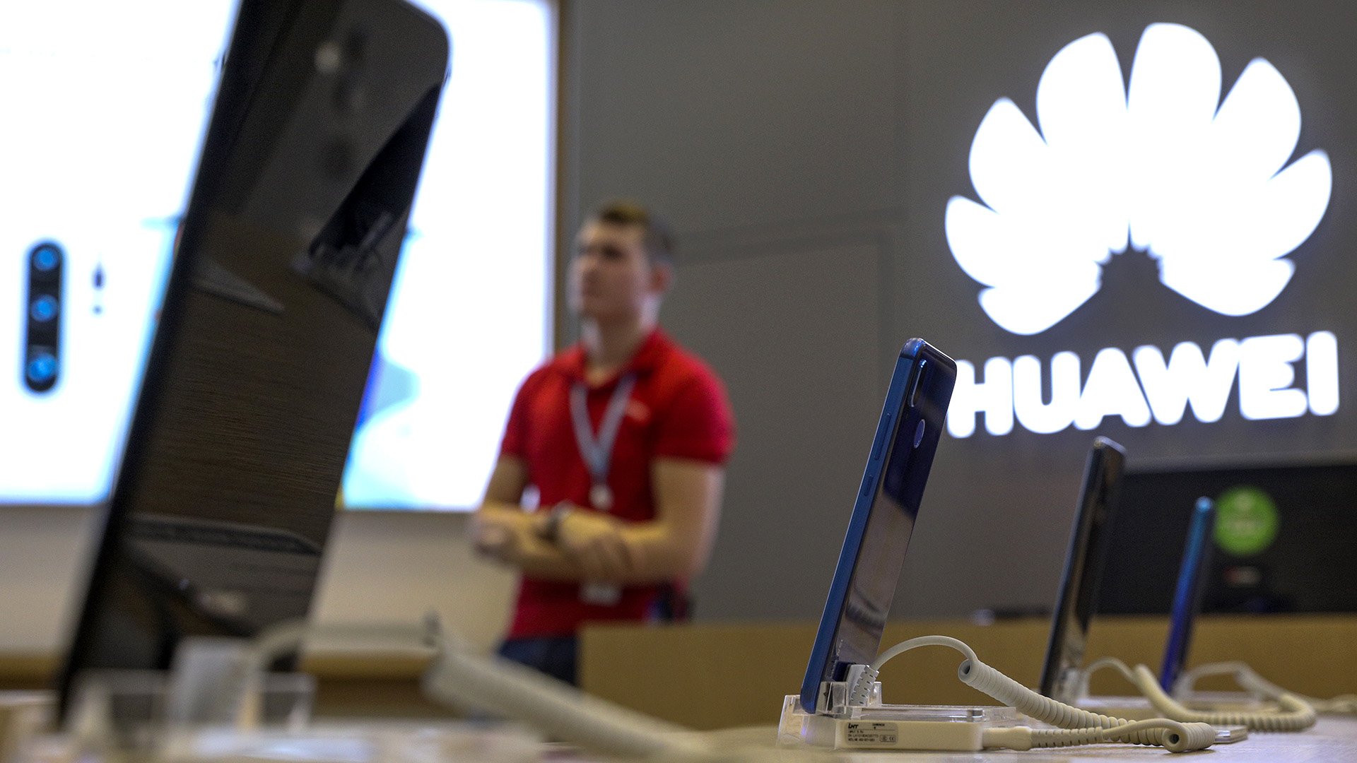 Китайский связной: Huawei может насытить Россию 5G-смартфонами | Статьи |  Известия