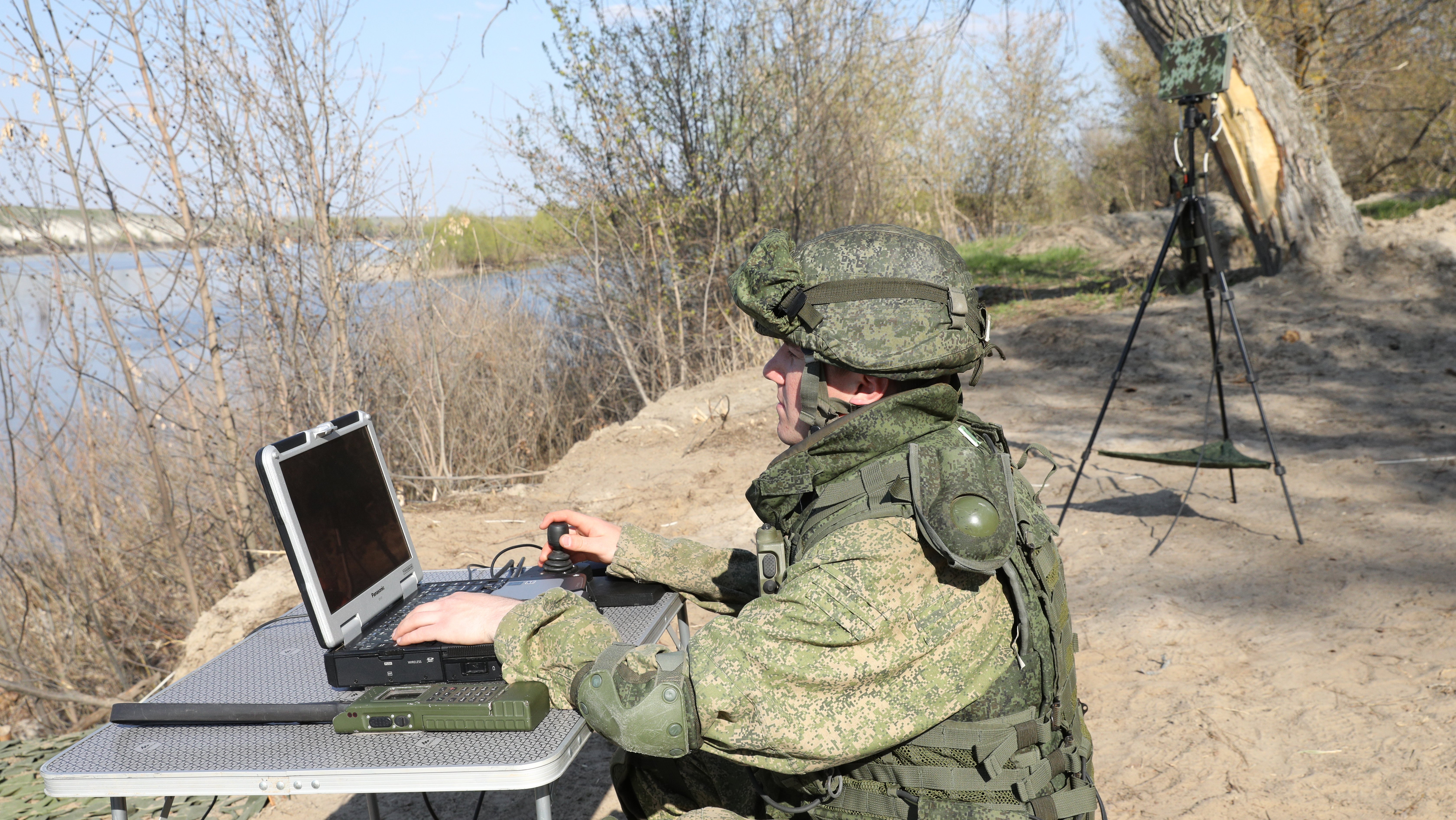 Гиги по небу: Минобороны тестирует дальнобойный «военный интернет» | Статьи  | Известия