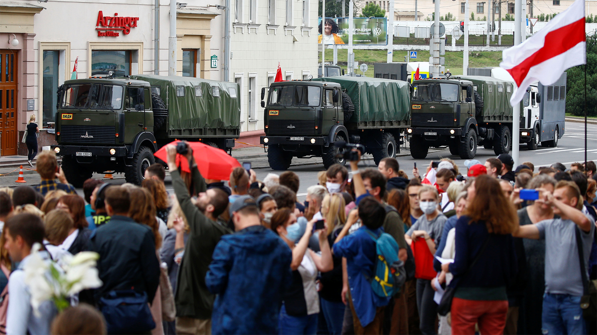 Продолжение преследует: в центр Минска снова стянули автозаки | Статьи |  Известия