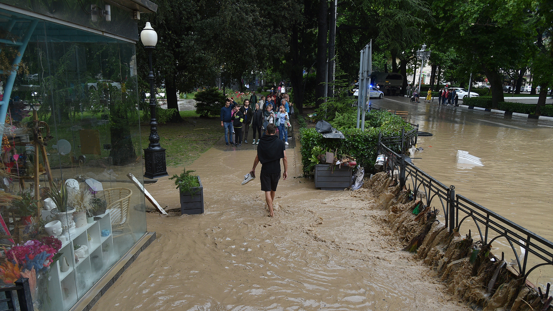 Бурным потопом: как черноморские курорты справляются с большой водой |  Статьи | Известия