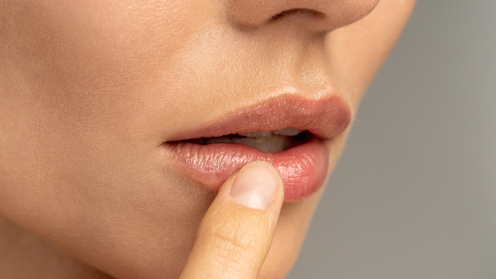 Сухость кожи в уголках рта: стоит ли беспокоиться