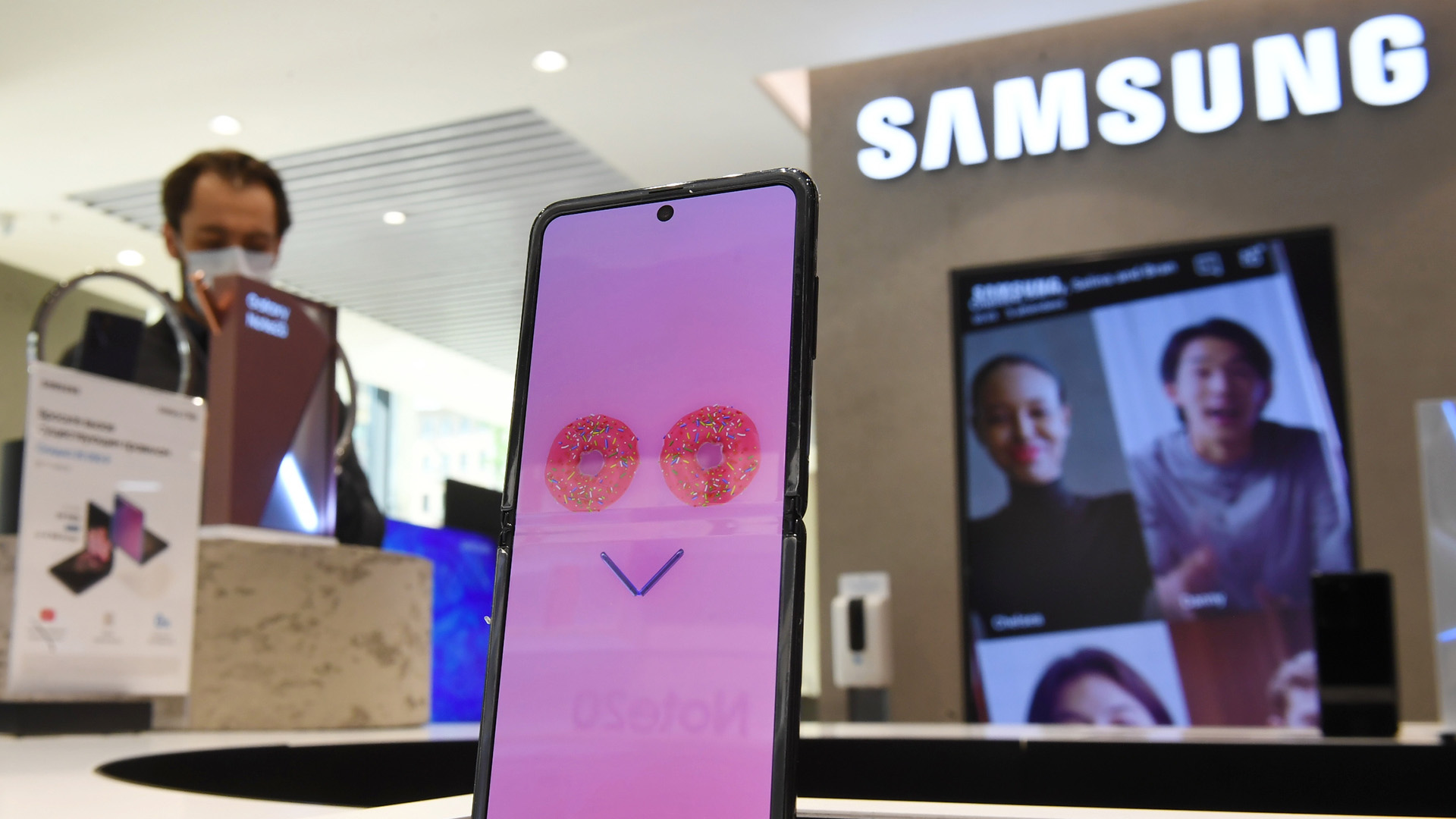 Патент на спор: под запрет в РФ может попасть до 80% телефонов Samsung |  Статьи | Известия