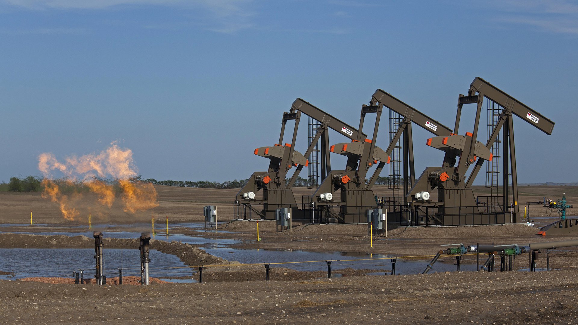 Главными районами добычи нефти являются