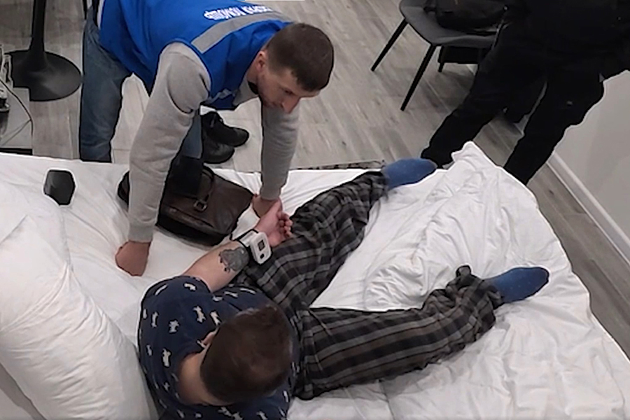 Кадр из расследования "Запой строго режима"