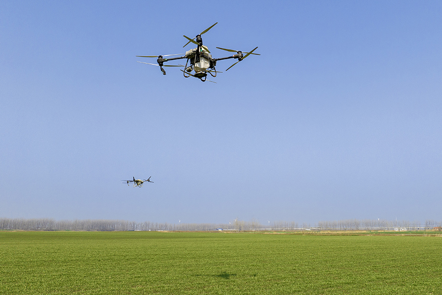 Дроны над полем 