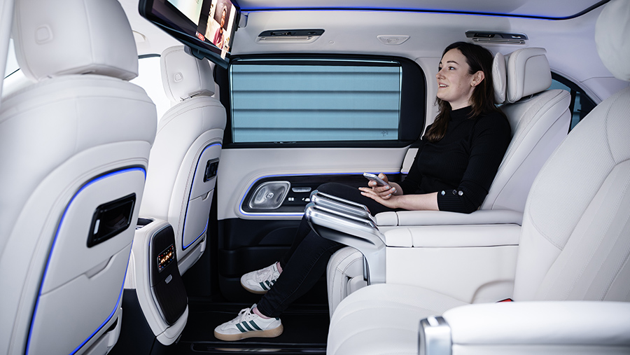 
                    Mercedes-Benz представил минивэн VLE с необычными креслами

        