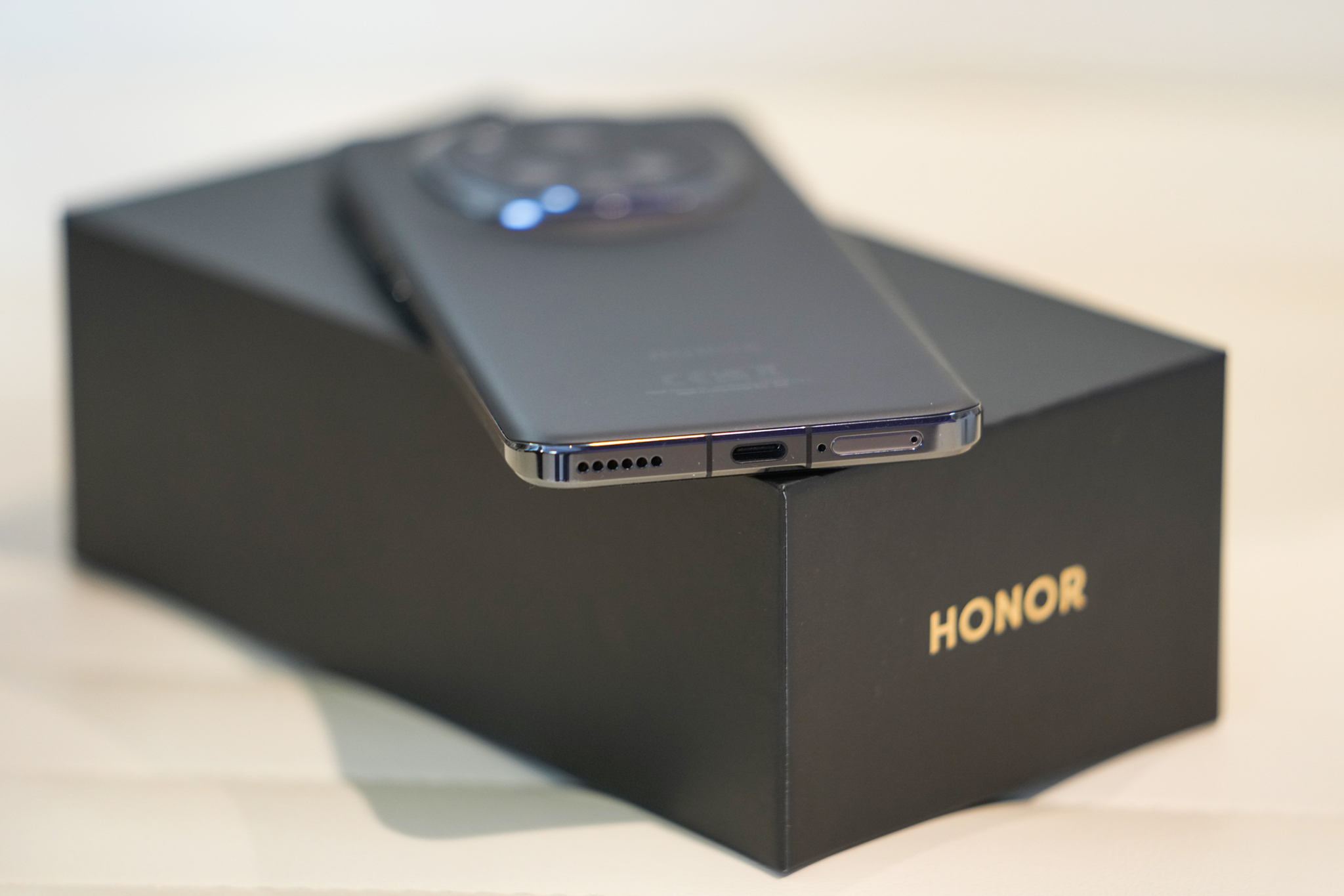 Магический спектр: как проявил себя Honor Magic 6 Pro за три недели  использования | Статьи | Известия