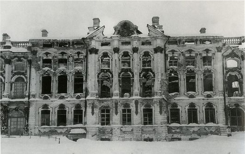 Ekaterininskij dvorets posle vojny
